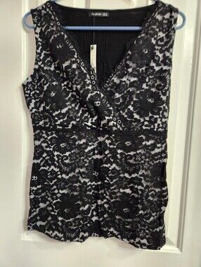 Sophisticated PattyBoutik Black Lace V-Neck Camisole, Size XL.